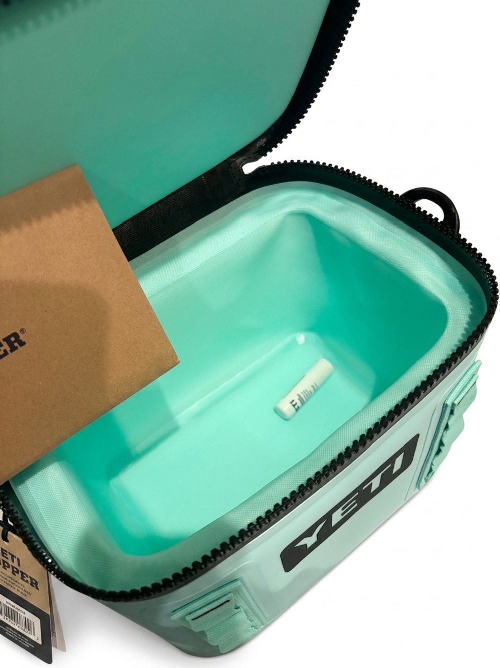 YETI HOPPER FLIP 8 SOFT COOLER - Picture 3 of 5